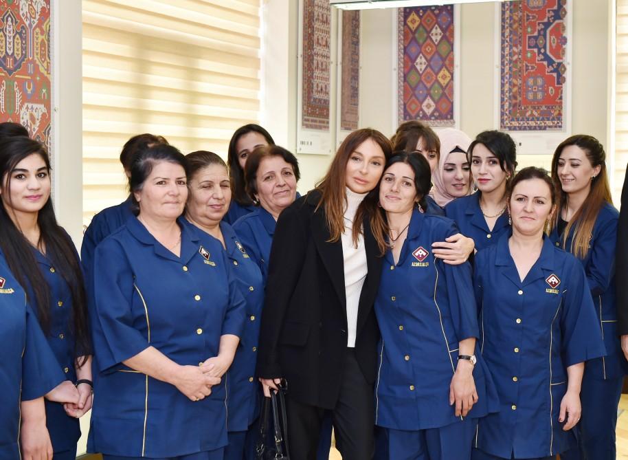Prezident İlham Əliyev: Azərbaycanın müxtəlif yerlərində əlavə on xalça fabriki açılacaq (YENİLƏNİB) (FOTO)