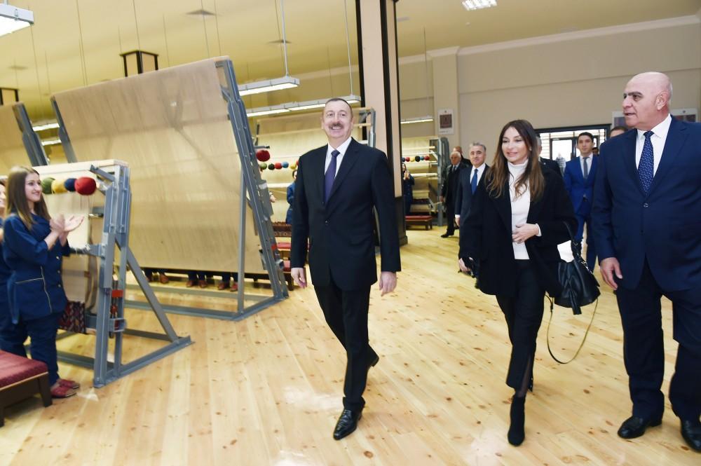 Prezident İlham Əliyev: Azərbaycanın müxtəlif yerlərində əlavə on xalça fabriki açılacaq (YENİLƏNİB) (FOTO)