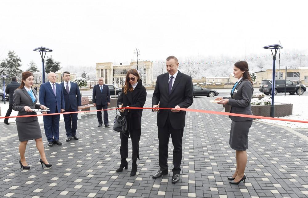 Prezident İlham Əliyev və birinci xanım Mehriban Əliyeva Quba “ASAN həyat” kompleksinin açılışında iştirak ediblər (FOTO) (YENİLƏNİB)