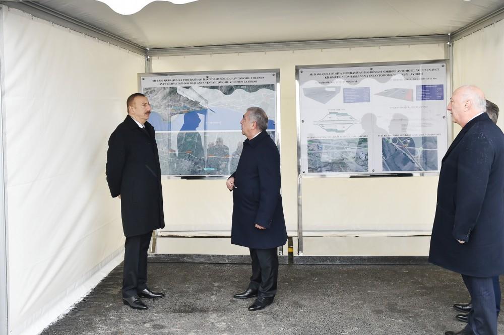 Prezident İlham Əliyev Bakı-Rusiya ilə dövlət sərhədi magistralının 45-202 kilometrlik hissəsində tikiləcək avtomobil yolunun təməlini qoyub (FOTO)