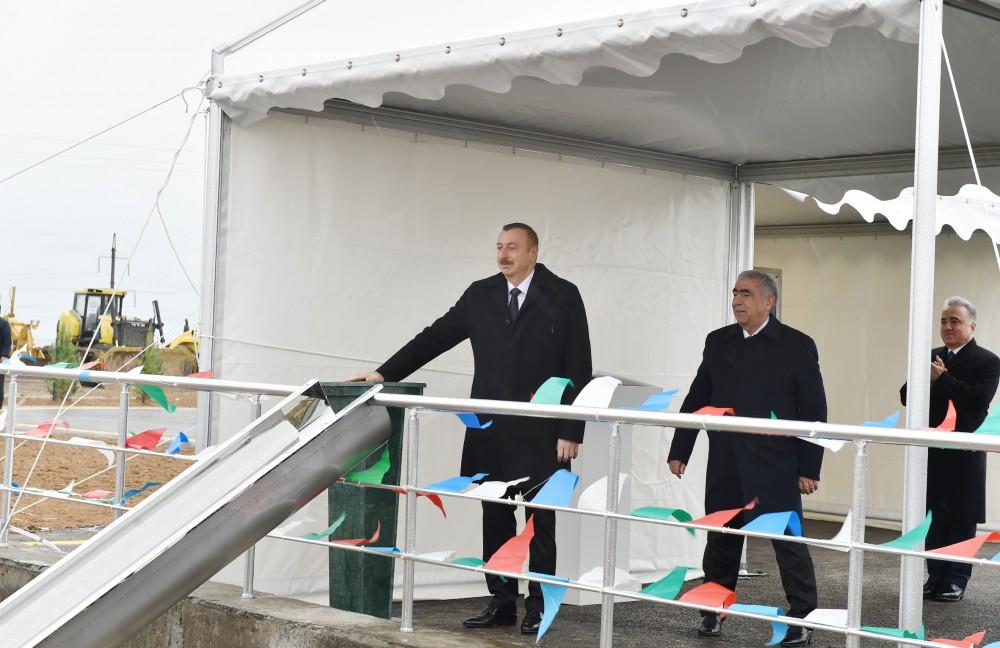 Prezident İlham Əliyev Bakı-Rusiya ilə dövlət sərhədi magistralının 45-202 kilometrlik hissəsində tikiləcək avtomobil yolunun təməlini qoyub (FOTO)