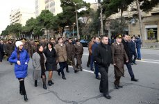 Azərbaycan ictimaiyyəti ulu öndər Heydər Əliyevin vəfatının ildönümündə Fəxri xiyabanı ziyarət edir (FOTO)