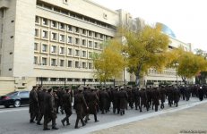 Azərbaycan ictimaiyyəti ulu öndər Heydər Əliyevin vəfatının ildönümündə Fəxri xiyabanı ziyarət edir (FOTO)