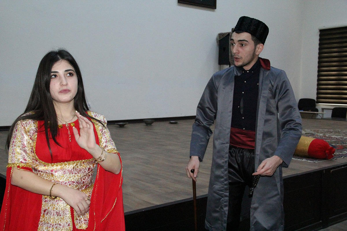 Bilik Fondu Azərbaycan klassik ədəbiyyatının səhnə həlli mövzusunda mühazirə təşkil edib (FOTO)