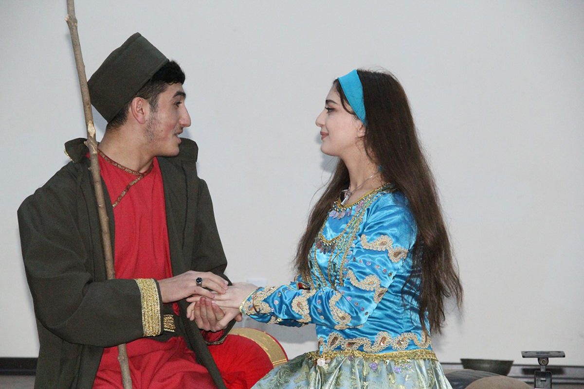 Bilik Fondu Azərbaycan klassik ədəbiyyatının səhnə həlli mövzusunda mühazirə təşkil edib (FOTO)