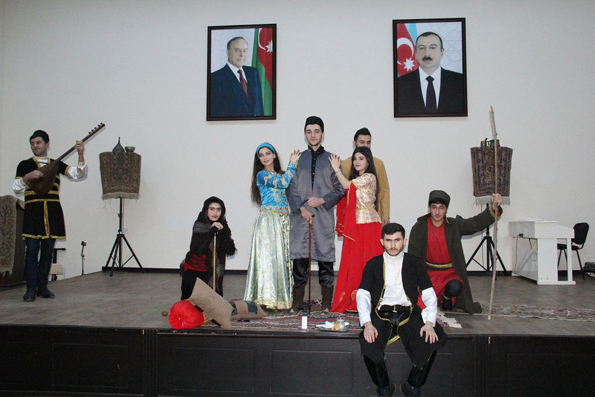 Bilik Fondu Azərbaycan klassik ədəbiyyatının səhnə həlli mövzusunda mühazirə təşkil edib (FOTO)