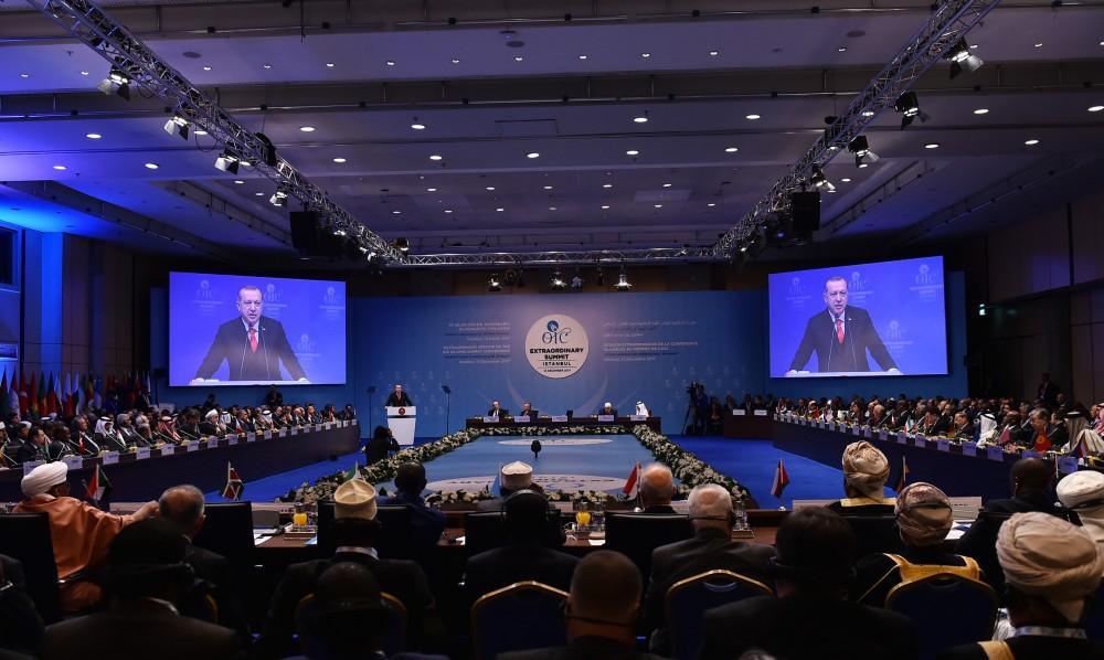Prezident İlham Əliyev İslam Əməkdaşlıq Təşkilatının Qüds məsələsinə dair fövqəladə Zirvə toplantısında iştirak edib (YENİLƏNİB-2) (FOTO)