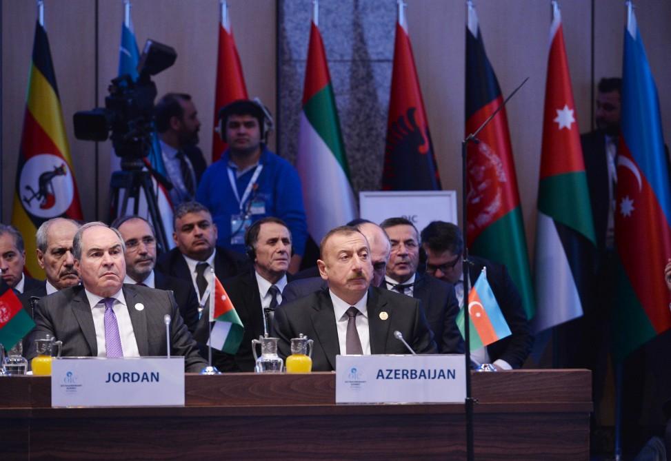 Prezident İlham Əliyev İslam Əməkdaşlıq Təşkilatının Qüds məsələsinə dair fövqəladə Zirvə toplantısında iştirak edib (YENİLƏNİB-2) (FOTO)