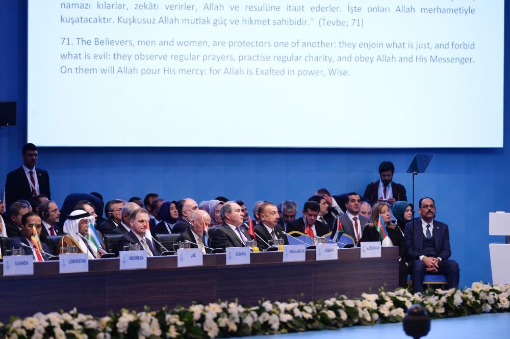 Prezident İlham Əliyev İslam Əməkdaşlıq Təşkilatının Qüds məsələsinə dair fövqəladə Zirvə toplantısında iştirak edib (YENİLƏNİB-2) (FOTO)