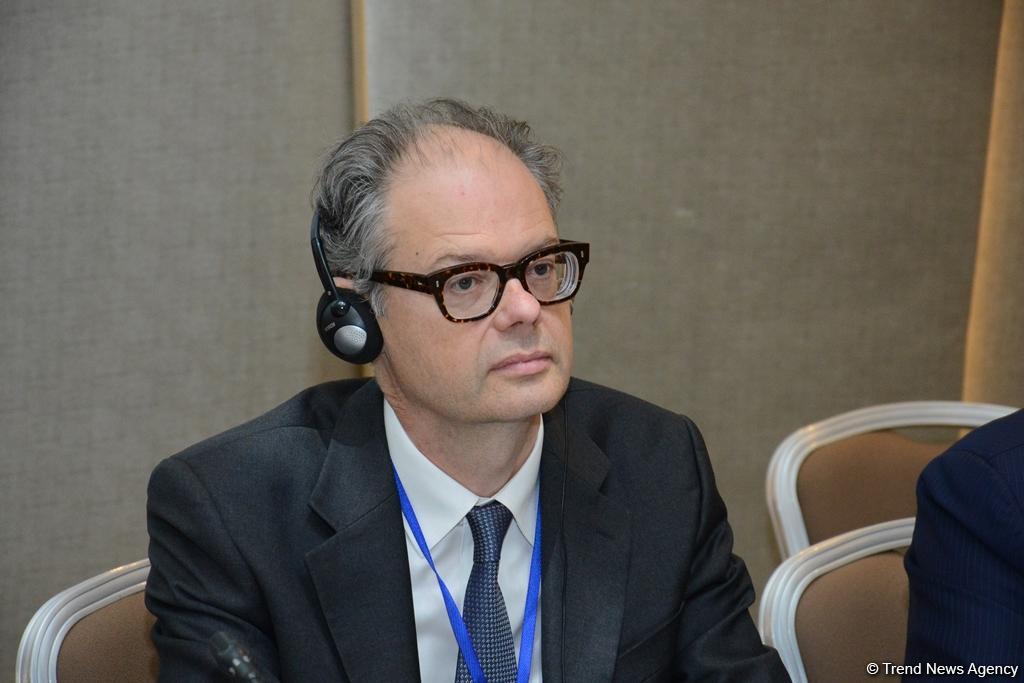 "Müəllif hüququna hörmətin aşılanması və rəqəmsal mühitdə piratçılığa və kontrafaktçılığa qarşı mübarizə" konfransı keçirilir (FOTO)