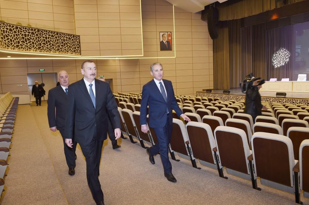 Prezident İlham Əliyev “Kimyaçı” Mədəniyyət Sarayında əsaslı təmirdən sonra yaradılan şəraitlə tanış olub (FOTO) (YENİLƏNİB)