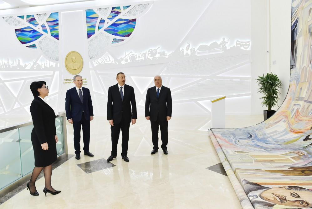 Prezident İlham Əliyev “Kimyaçı” Mədəniyyət Sarayında əsaslı təmirdən sonra yaradılan şəraitlə tanış olub (FOTO) (YENİLƏNİB)