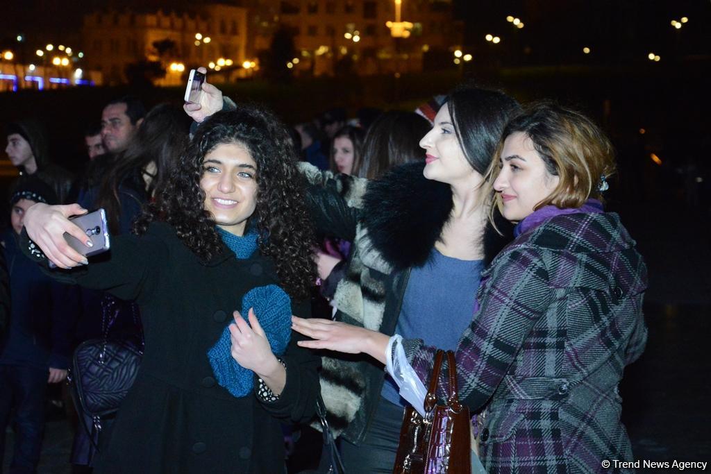 Heydər Əliyev Fondunun vitse-prezidenti Leyla Əliyeva "Red Bull IIlume" sərgisinin açılışında iştirak edib (FOTO)