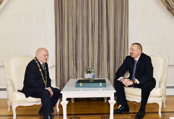 Prezident İlham Əliyev Xalq Rəssamı Ömər Eldarova “Heydər Əliyev” ordenini təqdim edib (FOTO) (YENİLƏNİB)