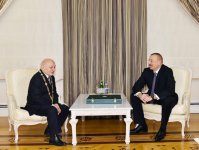 Prezident İlham Əliyev Xalq Rəssamı Ömər Eldarova “Heydər Əliyev” ordenini təqdim edib (FOTO) (YENİLƏNİB)