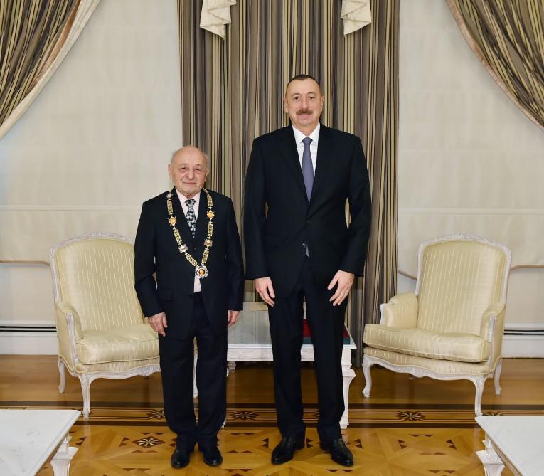 Prezident İlham Əliyev Xalq Rəssamı Ömər Eldarova “Heydər Əliyev” ordenini təqdim edib (FOTO) (YENİLƏNİB)