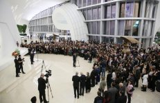 Heydər Əliyev Fondunun vitse-prezidenti Leyla Əliyeva Ömər Eldarovun fərdi sərgisinin açılışında iştirak edib (FOTO)