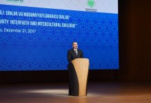 Prezident İlham Əliyev “2017-İslam Həmrəyliyi İli: Dinlər və mədəniyyətlərarası dialoq” mövzusunda keçirilən beynəlxalq konfransda iştirak edib (YENİLƏNİB-3) (FOTO)