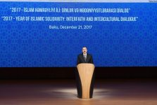 Prezident İlham Əliyev “2017-İslam Həmrəyliyi İli: Dinlər və mədəniyyətlərarası dialoq” mövzusunda keçirilən beynəlxalq konfransda iştirak edib (YENİLƏNİB-3) (FOTO)