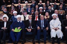 Prezident İlham Əliyev “2017-İslam Həmrəyliyi İli: Dinlər və mədəniyyətlərarası dialoq” mövzusunda keçirilən beynəlxalq konfransda iştirak edib (YENİLƏNİB-3) (FOTO)