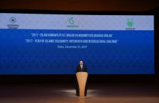 Prezident İlham Əliyev “2017-İslam Həmrəyliyi İli: Dinlər və mədəniyyətlərarası dialoq” mövzusunda keçirilən beynəlxalq konfransda iştirak edib (YENİLƏNİB-3) (FOTO)