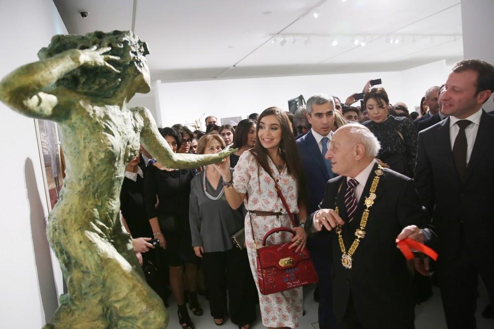Heydər Əliyev Fondunun vitse-prezidenti Leyla Əliyeva Ömər Eldarovun fərdi sərgisinin açılışında iştirak edib (FOTO)