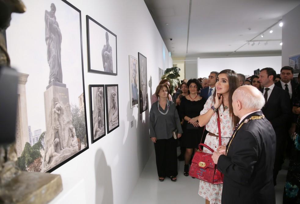 Heydər Əliyev Fondunun vitse-prezidenti Leyla Əliyeva Ömər Eldarovun fərdi sərgisinin açılışında iştirak edib (FOTO)