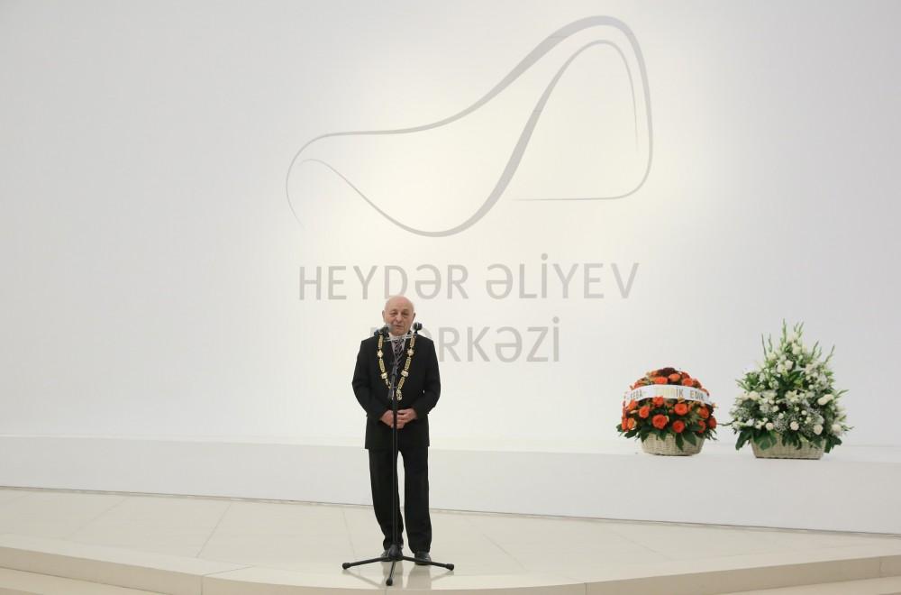 Heydər Əliyev Fondunun vitse-prezidenti Leyla Əliyeva Ömər Eldarovun fərdi sərgisinin açılışında iştirak edib (FOTO)