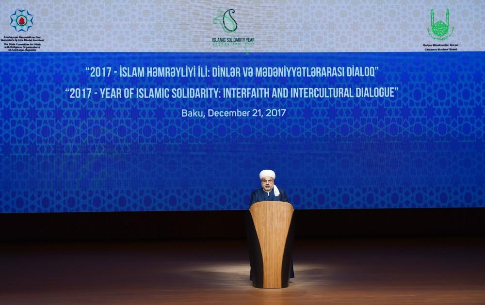Prezident İlham Əliyev “2017-İslam Həmrəyliyi İli: Dinlər və mədəniyyətlərarası dialoq” mövzusunda keçirilən beynəlxalq konfransda iştirak edib (YENİLƏNİB-3) (FOTO)