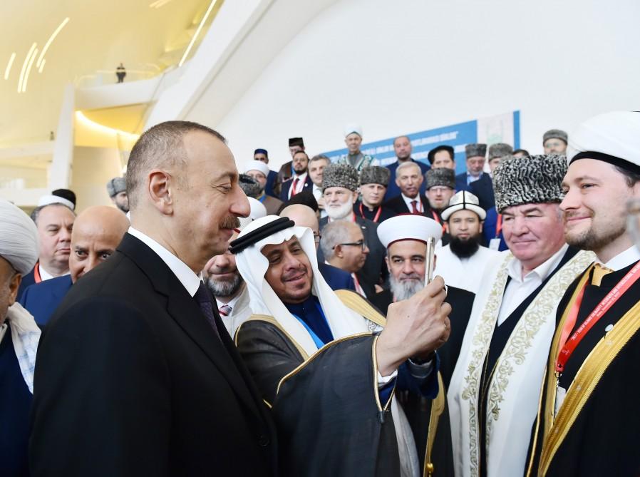 Prezident İlham Əliyev “2017-İslam Həmrəyliyi İli: Dinlər və mədəniyyətlərarası dialoq” mövzusunda keçirilən beynəlxalq konfransda iştirak edib (YENİLƏNİB-3) (FOTO)