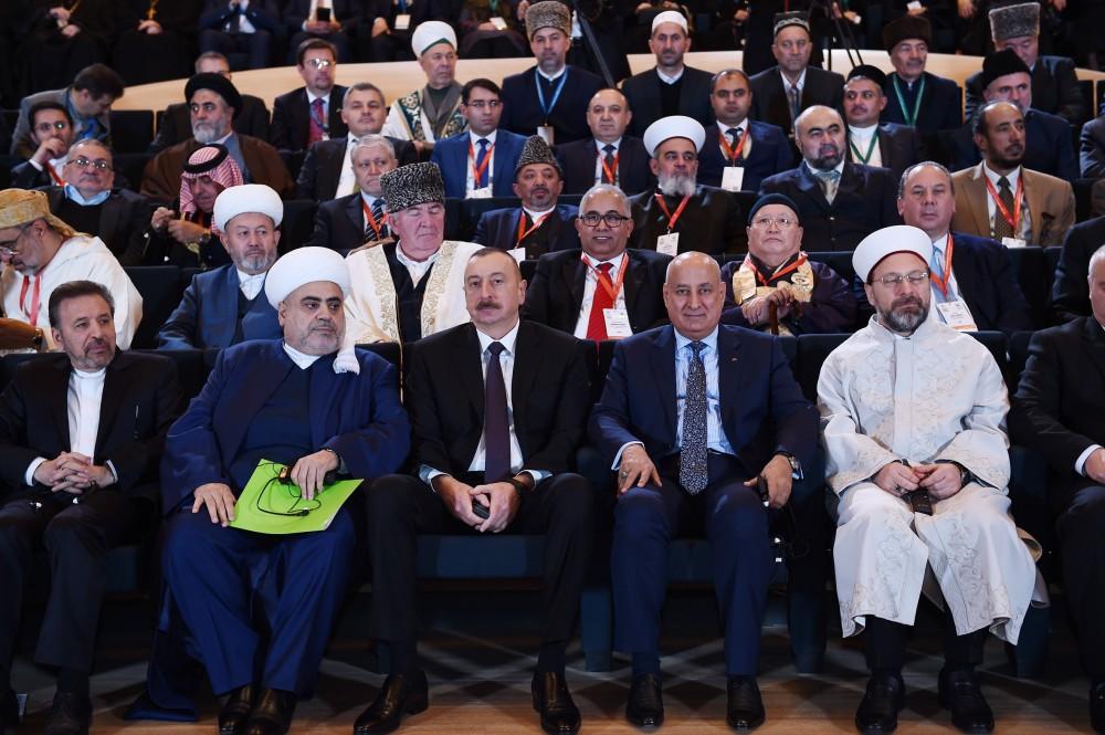 Prezident İlham Əliyev “2017-İslam Həmrəyliyi İli: Dinlər və mədəniyyətlərarası dialoq” mövzusunda keçirilən beynəlxalq konfransda iştirak edib (YENİLƏNİB-3) (FOTO)