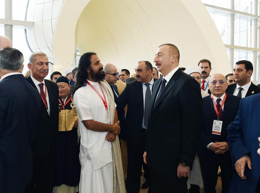 Prezident İlham Əliyev “2017-İslam Həmrəyliyi İli: Dinlər və mədəniyyətlərarası dialoq” mövzusunda keçirilən beynəlxalq konfransda iştirak edib (YENİLƏNİB-3) (FOTO)