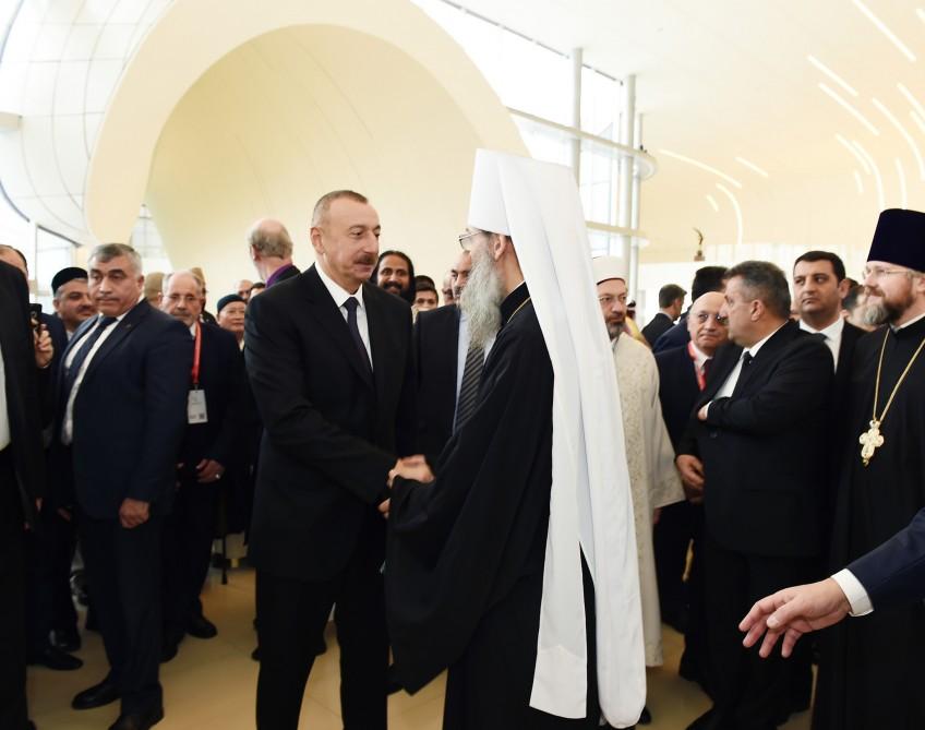 Prezident İlham Əliyev “2017-İslam Həmrəyliyi İli: Dinlər və mədəniyyətlərarası dialoq” mövzusunda keçirilən beynəlxalq konfransda iştirak edib (YENİLƏNİB-3) (FOTO)