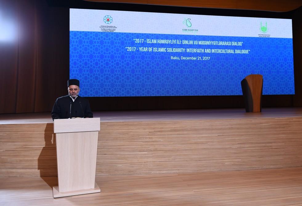 Prezident İlham Əliyev “2017-İslam Həmrəyliyi İli: Dinlər və mədəniyyətlərarası dialoq” mövzusunda keçirilən beynəlxalq konfransda iştirak edib (YENİLƏNİB-3) (FOTO)