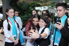 Leyla Əliyeva xüsusi qayğıya ehtiyacı olan uşaqlar üçün keçirilən şənlikdə iştirak edib (FOTO)