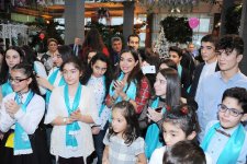 Leyla Əliyeva xüsusi qayğıya ehtiyacı olan uşaqlar üçün keçirilən şənlikdə iştirak edib (FOTO)