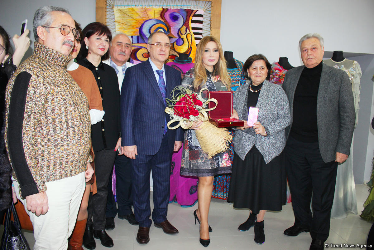Fəxriyyə Xələfovaya "Azərbaycanın qüruru" ordeni verildi (FOTO)