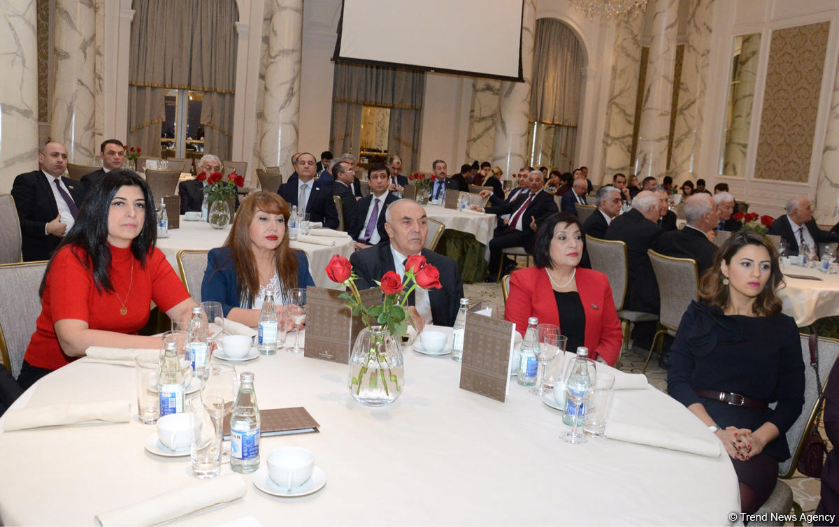 Bakıda "Şərqlə Qərbin qovşağında yeni enerji və kommunikasiya imkanları" adlı konfrans keçirilib (FOTO)