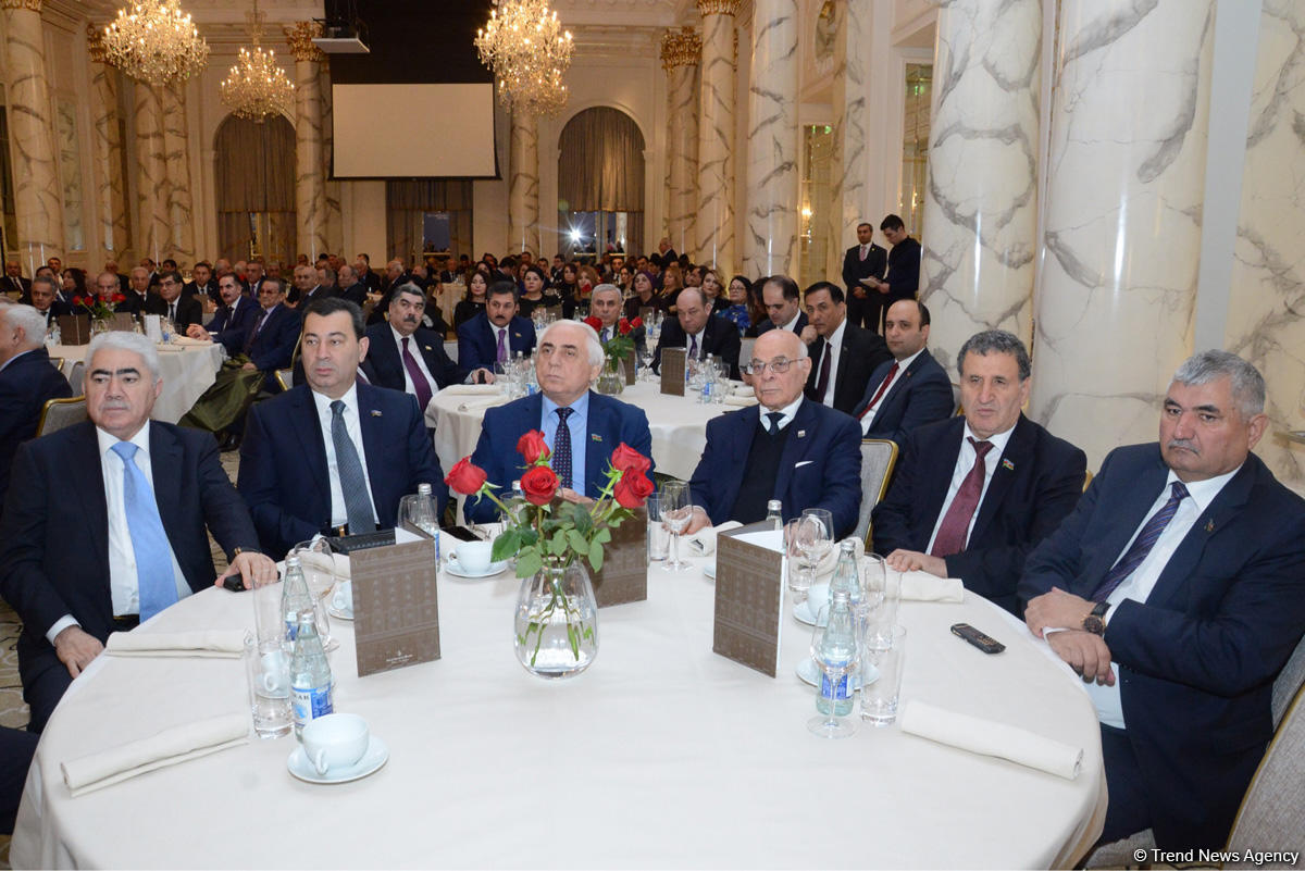 Bakıda "Şərqlə Qərbin qovşağında yeni enerji və kommunikasiya imkanları" adlı konfrans keçirilib (FOTO)