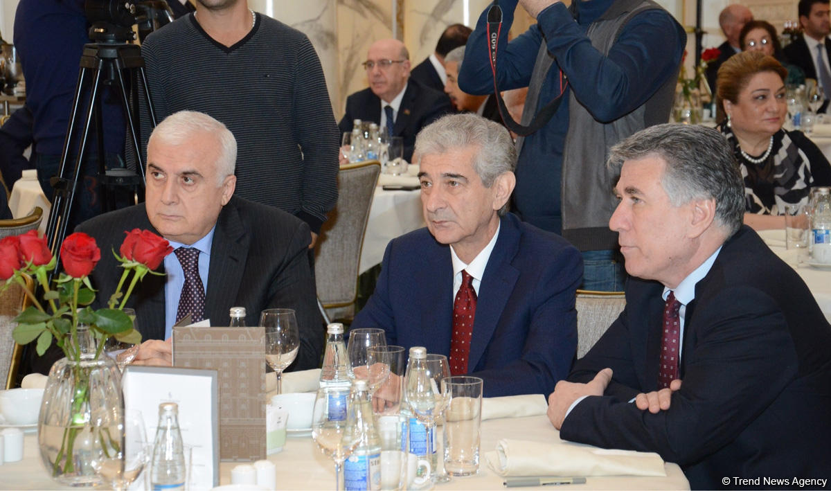 Bakıda "Şərqlə Qərbin qovşağında yeni enerji və kommunikasiya imkanları" adlı konfrans keçirilib (FOTO)