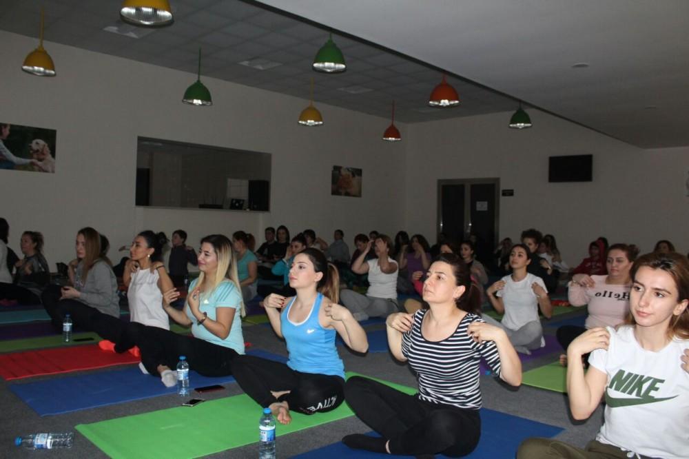 Heydər Əliyev Fondunun vitse-prezidenti Leyla Əliyeva yoqa üzrə ustad dərsində iştirak edib (FOTO)