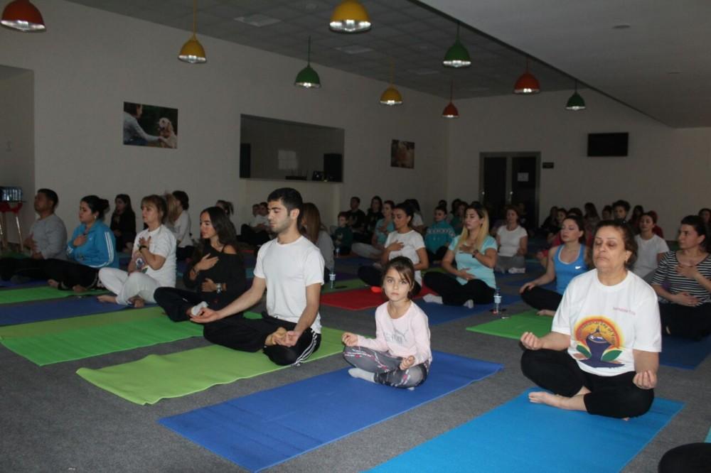Heydər Əliyev Fondunun vitse-prezidenti Leyla Əliyeva yoqa üzrə ustad dərsində iştirak edib (FOTO)