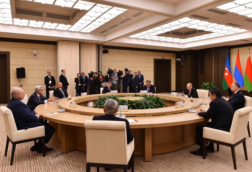 Prezident İlham Əliyev Moskvada MDB dövlət başçılarının qeyri-rəsmi görüşündə iştirak edib (YENİLƏNİB) (FOTO)