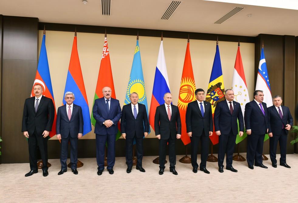 Prezident İlham Əliyev Moskvada MDB dövlət başçılarının qeyri-rəsmi görüşündə iştirak edib (YENİLƏNİB) (FOTO)