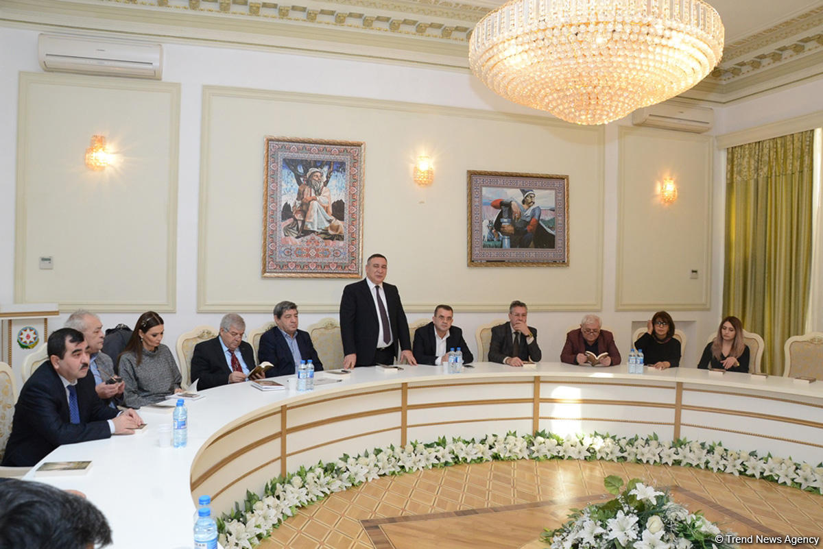 Yunus Oğuzun yeni nəşr olunan “Atabəy Eldəniz” tarixi romanının təqdimatı olub (FOTO)