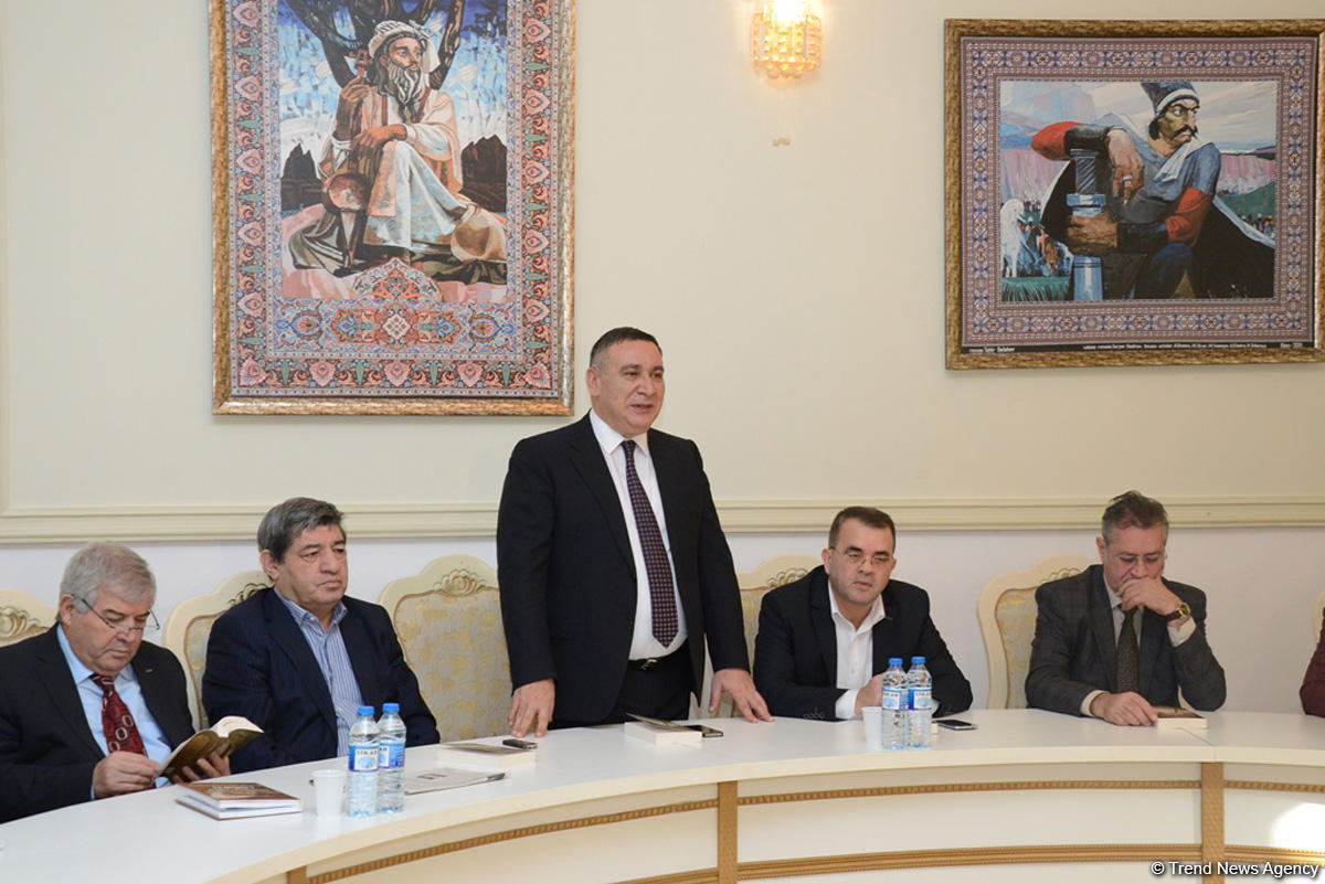 Yunus Oğuzun yeni nəşr olunan “Atabəy Eldəniz” tarixi romanının təqdimatı olub (FOTO)