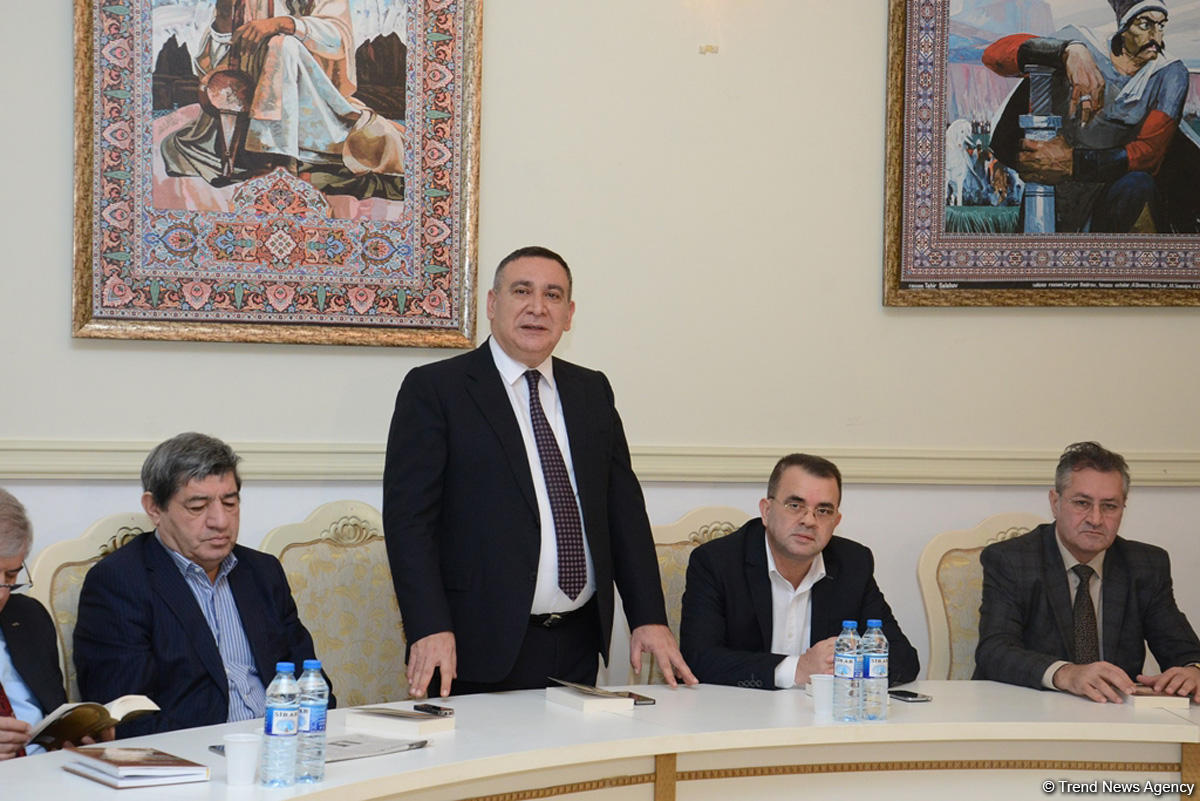 Yunus Oğuzun yeni nəşr olunan “Atabəy Eldəniz” tarixi romanının təqdimatı olub (FOTO)