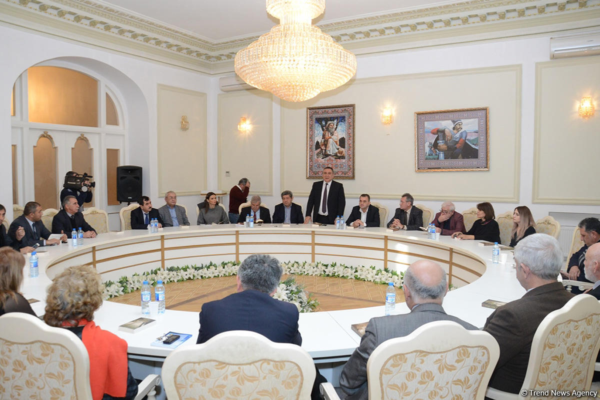 Yunus Oğuzun yeni nəşr olunan “Atabəy Eldəniz” tarixi romanının təqdimatı olub (FOTO)