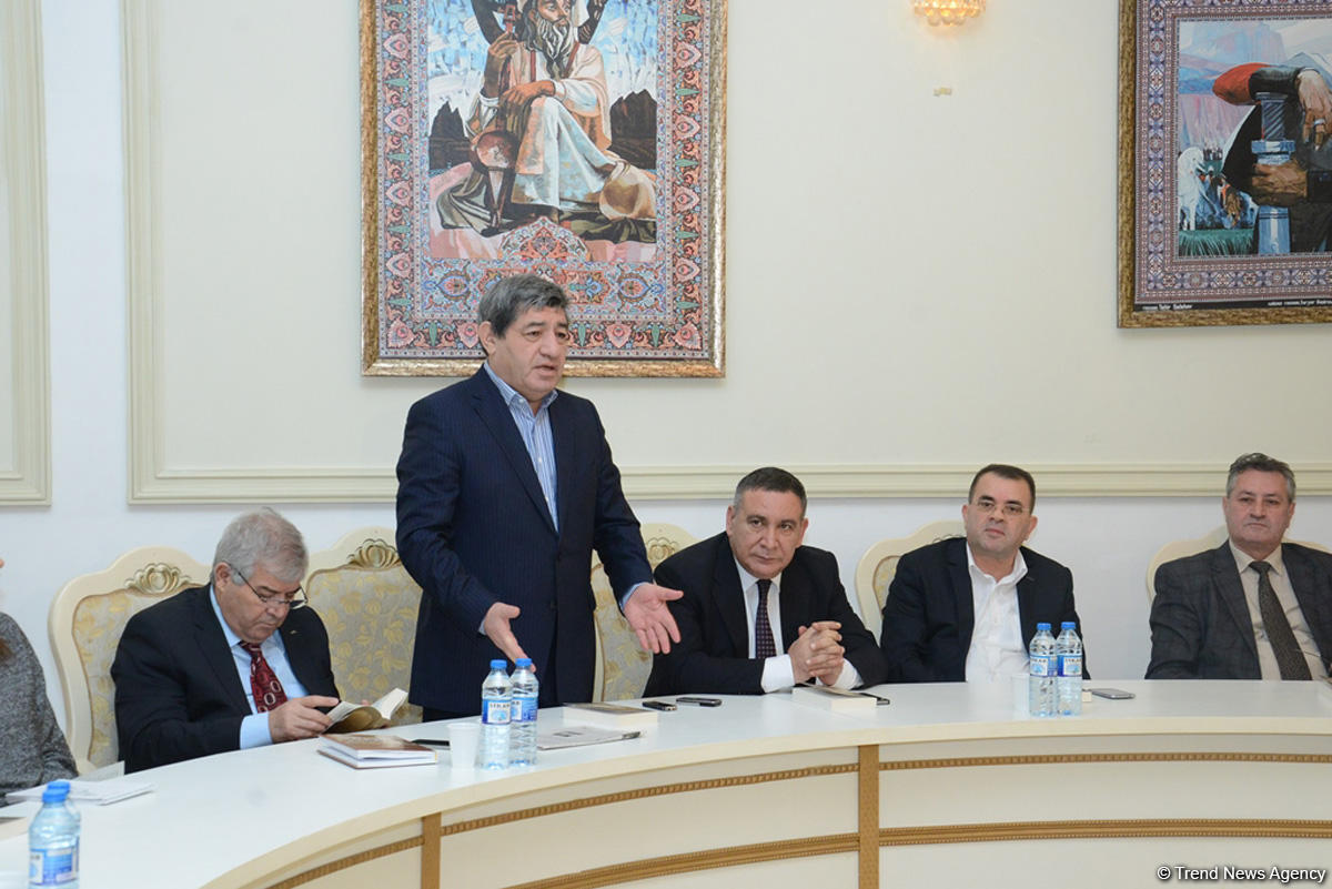 Yunus Oğuzun yeni nəşr olunan “Atabəy Eldəniz” tarixi romanının təqdimatı olub (FOTO)