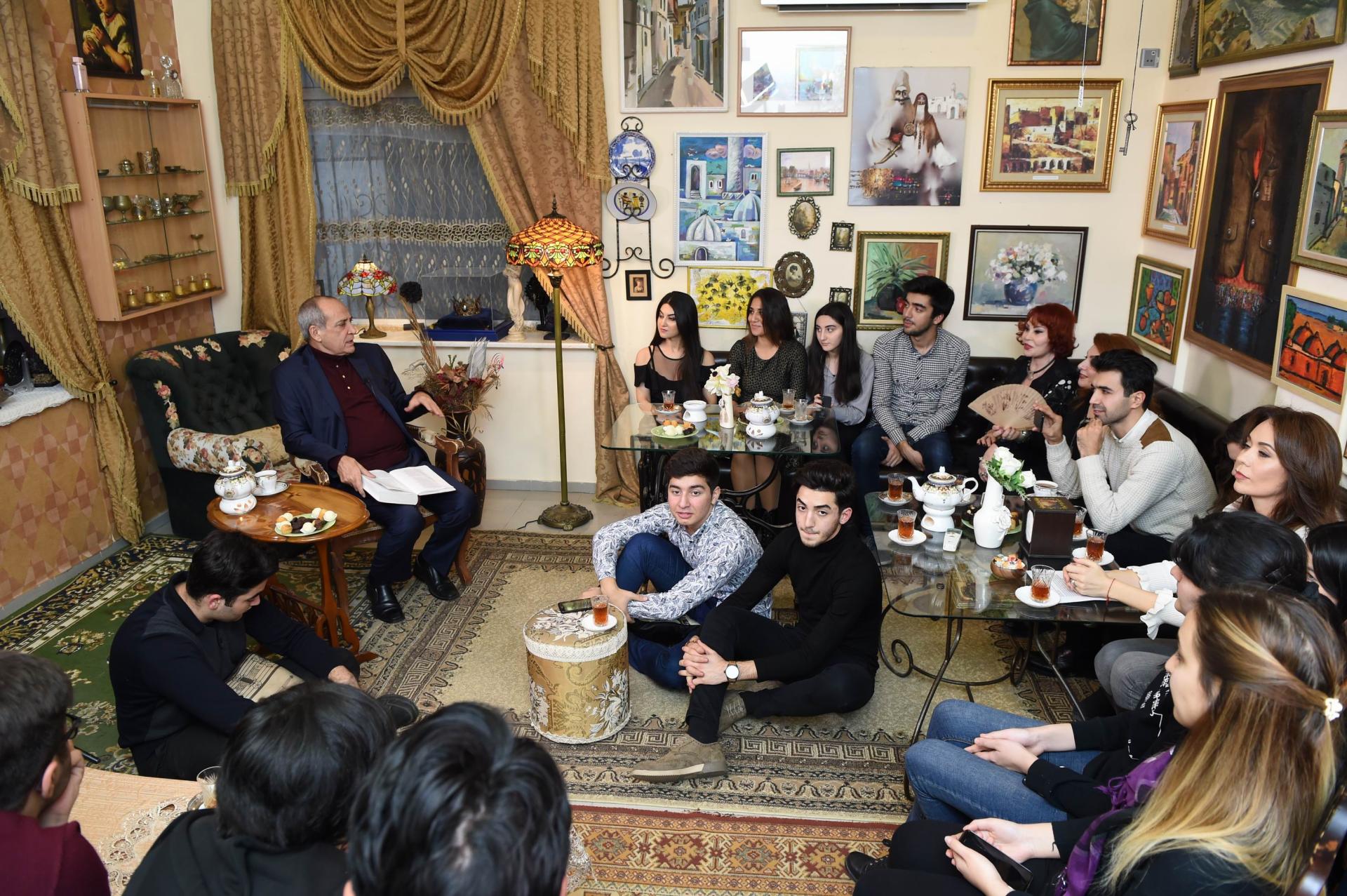 Gənclər Fondunun yeni layihəsinin ilk qonağı Rasim Balayev olub (FOTO)